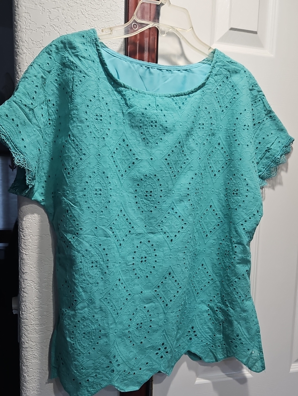 Women’s Turquoise Lace Eyelet Short Sleeve Blouse/Never Worn/Lined